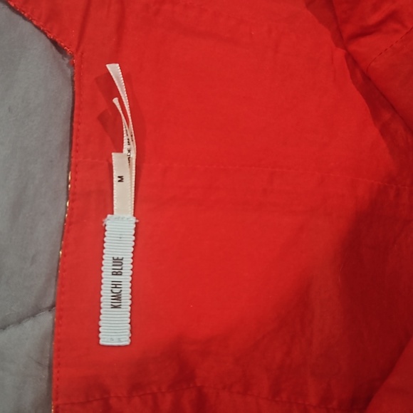 Kimachi Blue size M red floral short top - Picture 2 of 4